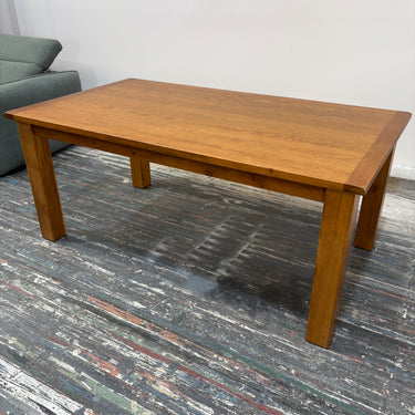 Richmond Dining Table |Oak Finish